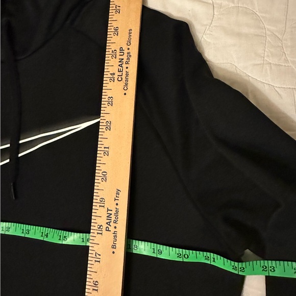 Nike Dri Fit Unique  Big Swoosh Logo Not Seen Before On EBAY Hoodie Black Size L - Picture 3 of 5